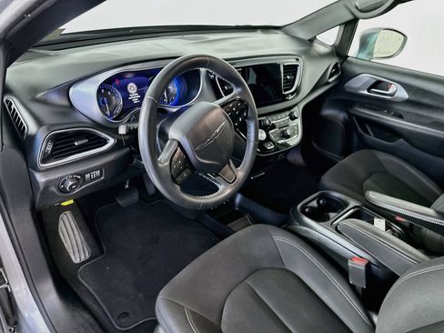 Used 2019 Chrysler Pacifica Touring Plus w/ Advanced Safetytec Group FWD image 31