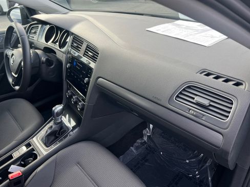 Used 2019 Volkswagen e-Golf SE image 30