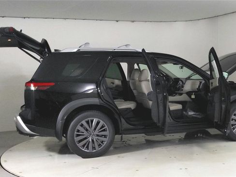 Certified 2023 Nissan Pathfinder SL w/ SL Premium Package image 10