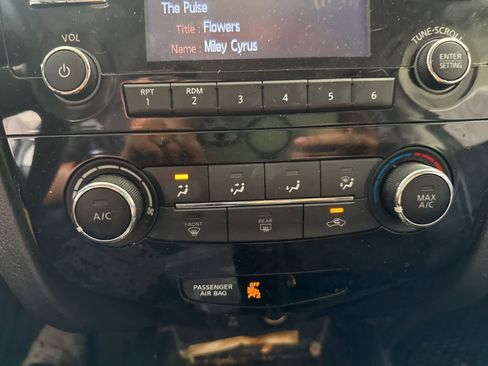 Used 2017 Nissan Rogue Sport S w/ S Appearance Package FWD image 20