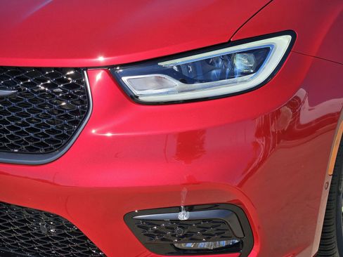 New 2026 Chrysler Pacifica Select w/ S Appearance Package image 10