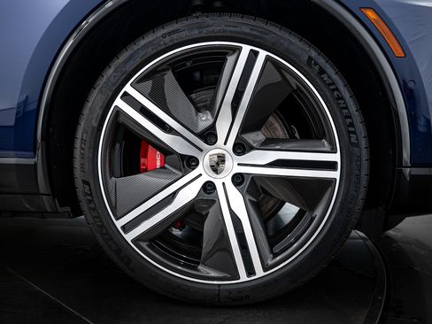 New 2025 Porsche Macan Turbo Electric image 9