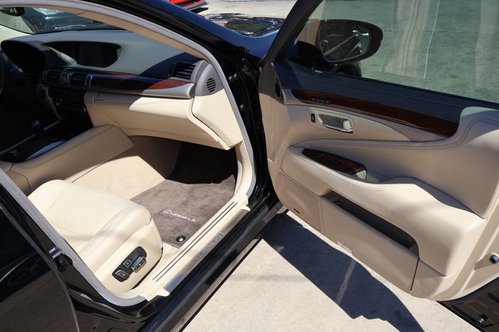 Used 2014 Lexus LS 460 w/ Comfort Package RWD image 21