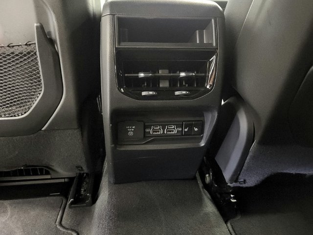 Used 2025 Jeep Grand Cherokee Limited RWD image 16