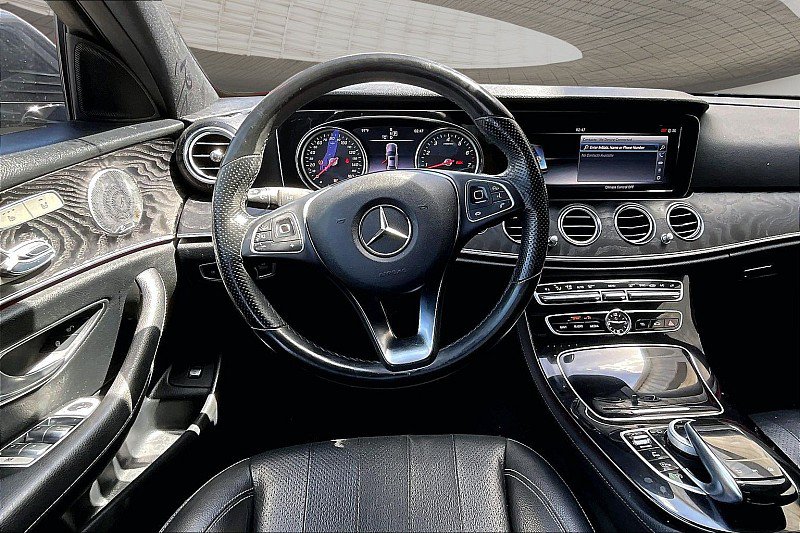 Used 2017 Mercedes-Benz E 300 image 4