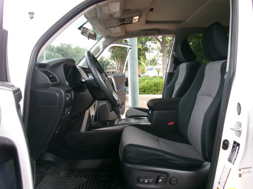 Used 2016 Toyota 4Runner SR5 RWD image 11