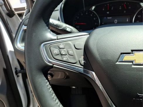 Used 2022 Chevrolet Equinox LT w/ Driver Convenience Package AWD/4WD image 16