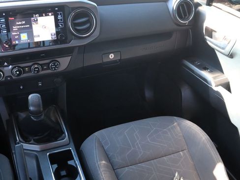 Used 2017 Toyota Tacoma TRD Off-Road w/ Tow Package image 13