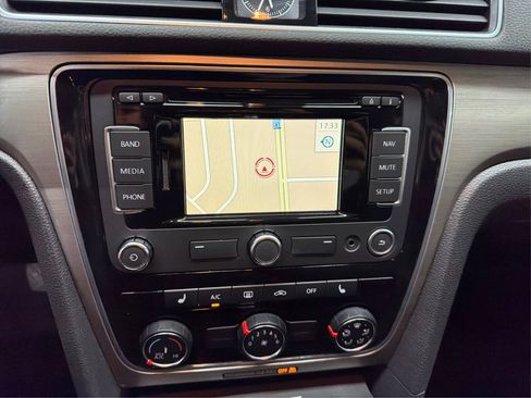 Used 2015 Volkswagen Passat TDI SE image 22