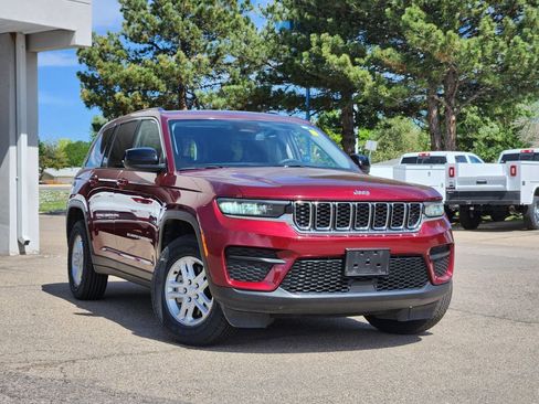 Used 2023 Jeep Grand Cherokee Laredo w/ Luxury Tech Group I AWD/4WD image 1