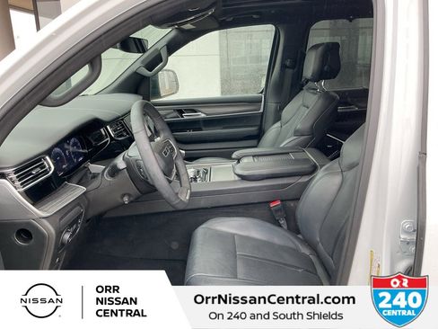 Used 2023 Jeep Wagoneer L Series III w/ Premium Group I image 17