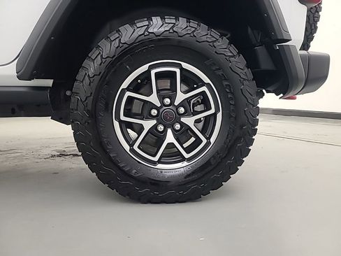 Used 2025 Jeep Wrangler Unlimited Rubicon AWD/4WD image 10