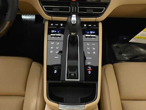 Used 2026 Porsche Macan AWD/4WD image 24