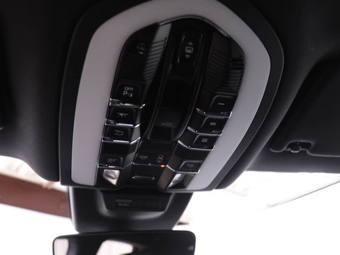 Used 2025 Porsche Macan image 15