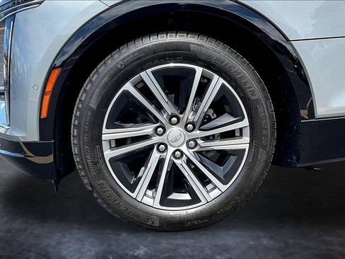 Certified 2025 Cadillac Lyriq Luxury w/ LPO, Floor Liner Package AWD/4WD image 32