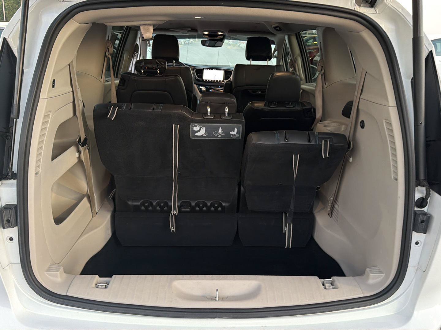Used 2021 Chrysler Pacifica Touring-L FWD image 33
