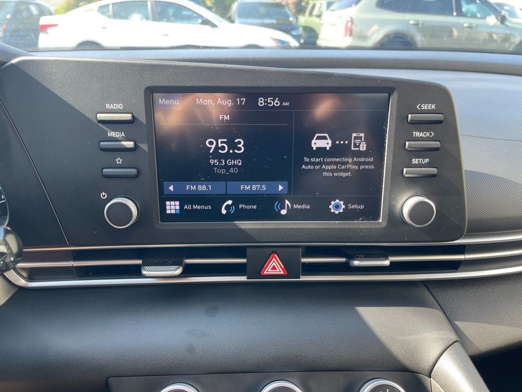 Used 2025 Hyundai Elantra SE FWD image 17