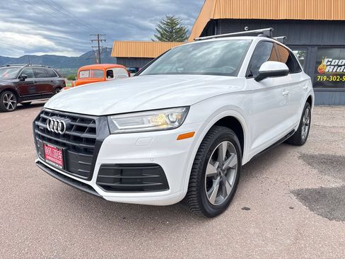 Used 2020 Audi Q5 2.0T Premium w/ Titanium Sport Package AWD/4WD image 10