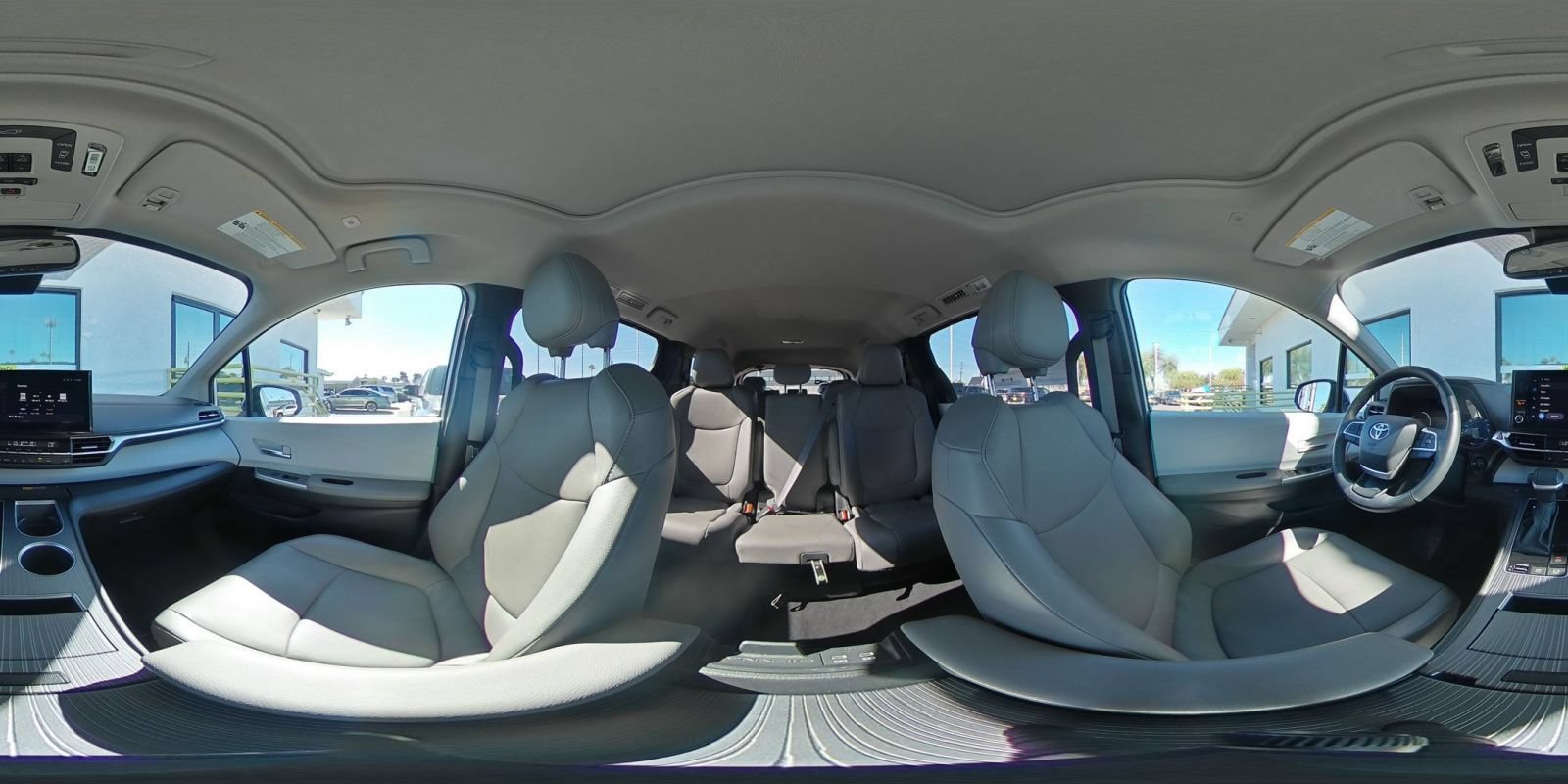 Used 2025 Toyota Sienna XLE FWD image 44