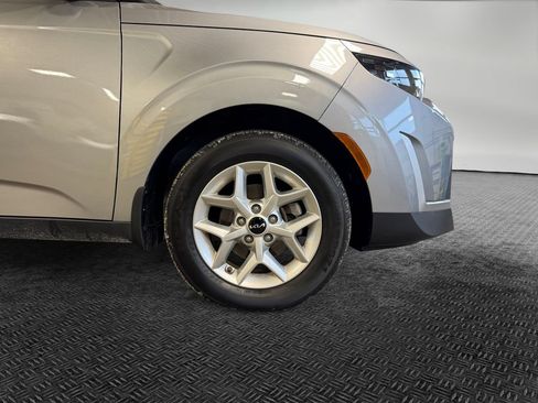 Certified 2023 Kia Soul LX w/ LX Technology Package FWD image 11