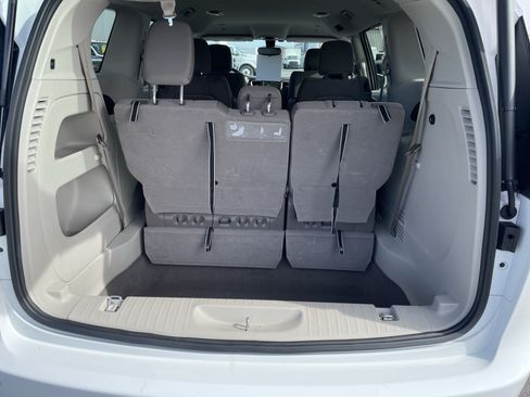 Used 2018 Chrysler Pacifica Touring Plus FWD image 9