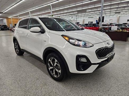 Used 2020 Kia Sportage LX image 3