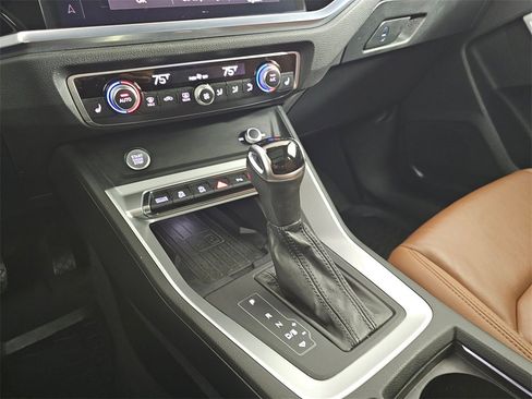 Used 2020 Audi Q3 2.0T Premium Plus w/ Premium Plus Package image 32