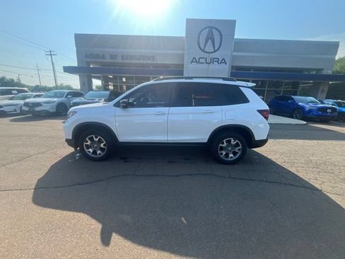 Used 2023 Honda Passport TrailSport image 3