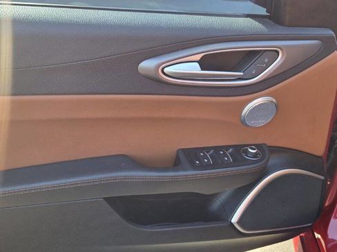 Used 2018 Alfa Romeo Giulia Ti Sport w/ Quick Order Package 22U Sport image 17