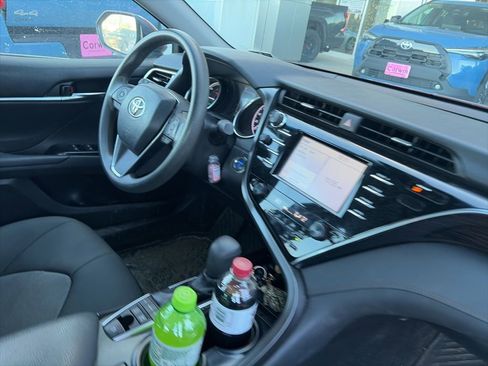 Used 2018 Toyota Camry LE image 11