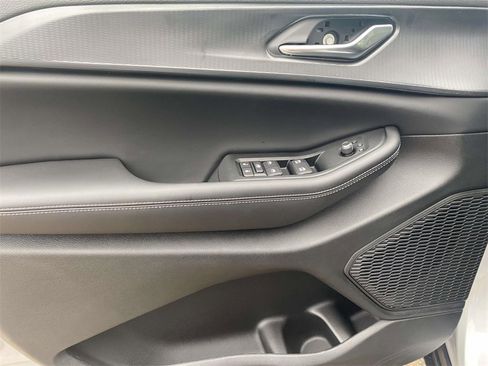 New 2025 Jeep Grand Cherokee Altitude image 13