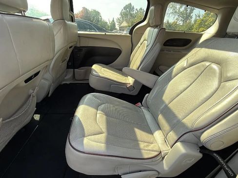 Used 2020 Chrysler Pacifica Limited image 12