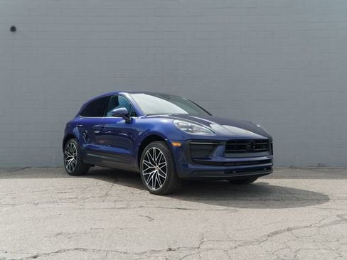 Certified 2026 Porsche Macan AWD/4WD image 9