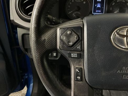 Used 2018 Toyota Tacoma TRD Sport AWD/4WD image 26