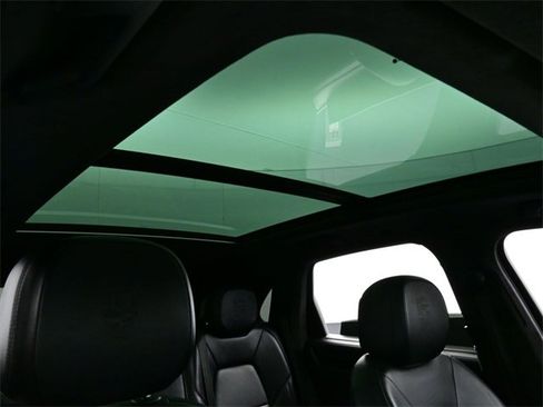 Used 2020 Porsche Cayenne Turbo image 15