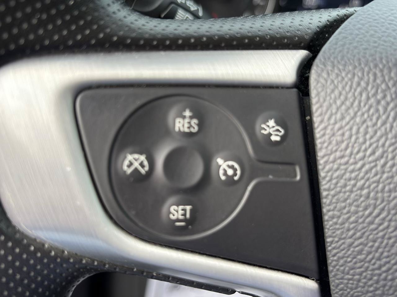 Used 2024 GMC Terrain SLE AWD/4WD image 17