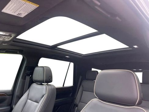 Used 2021 Chevrolet Tahoe Premier w/ Premium Package AWD/4WD image 23