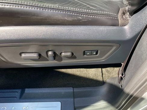 Used 2016 Lincoln Navigator Select RWD image 14