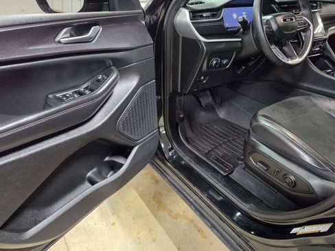 Used 2023 Jeep Grand Cherokee Altitude AWD/4WD image 23
