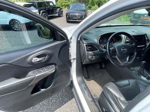 Used 2019 Jeep Cherokee Limited AWD/4WD image 10