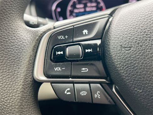 Used 2018 Honda Accord EX image 23