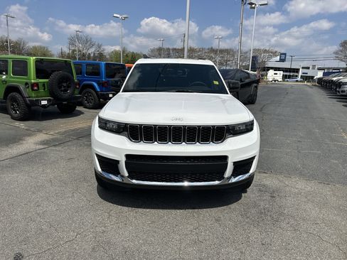 Used 2025 Jeep Grand Cherokee L Laredo image 5