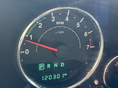 Used 2015 Jeep Wrangler Unlimited Sahara w/ Connectivity Group image 19