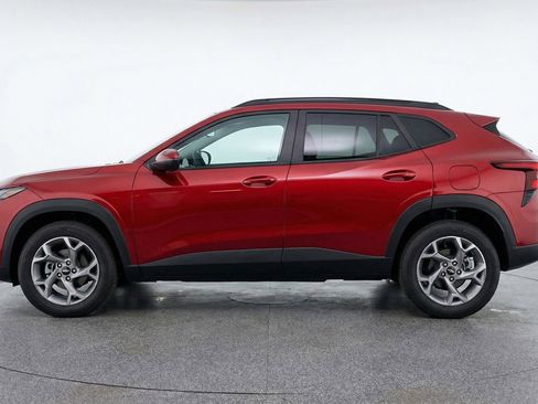 Used 2025 Chevrolet Trax LT image 5