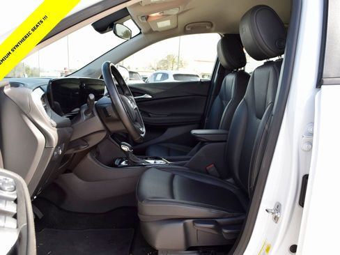 Used 2024 Buick Encore GX Sport Touring image 3