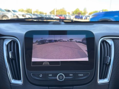 Used 2021 Chevrolet Malibu LT FWD image 12