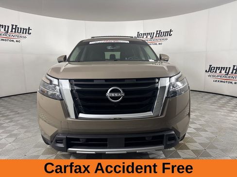 Used 2023 Nissan Pathfinder Platinum image 3