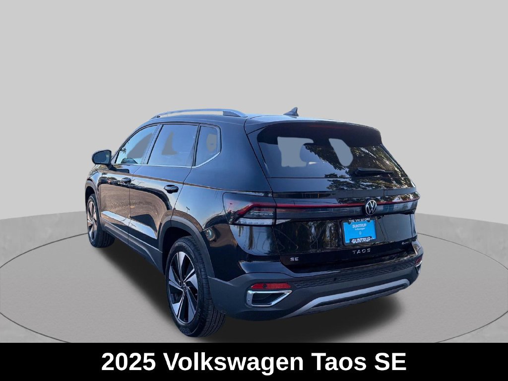 Used 2025 Volkswagen Taos SE AWD/4WD image 3