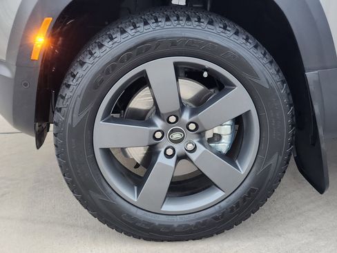 Certified 2025 Land Rover Defender 90 S image 11