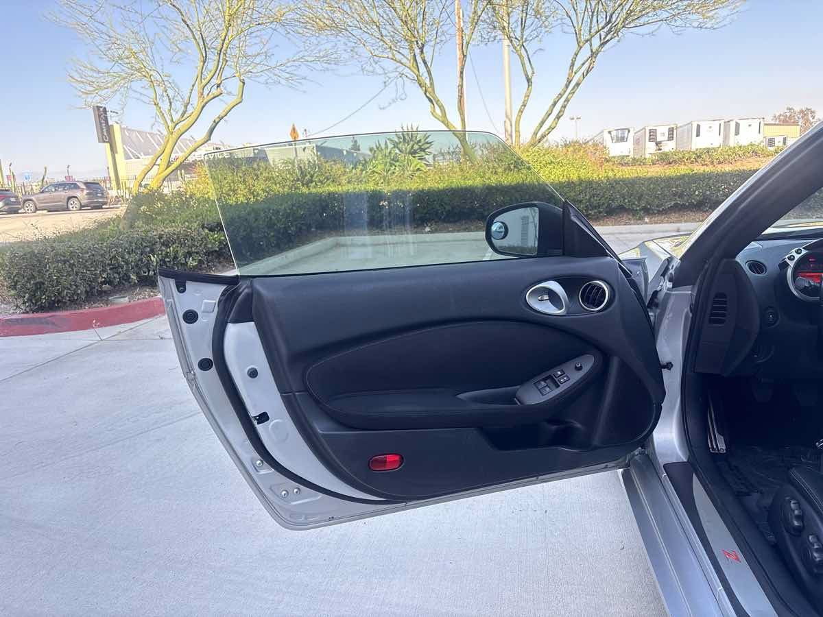 Used 2013 Nissan 370Z Coupe RWD image 16